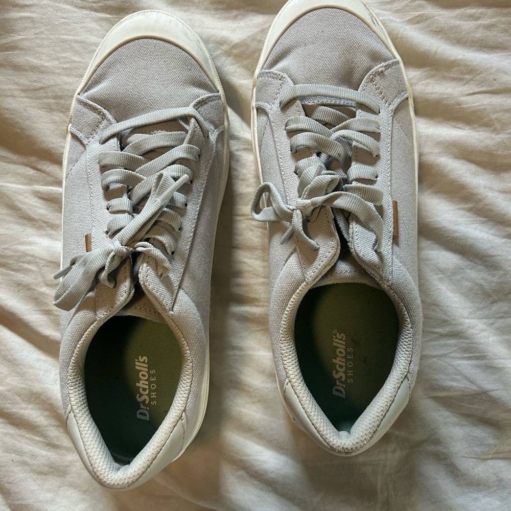 Dr. Scholl's Light Gray Casual Shoes